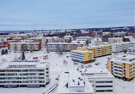 Kiinteistöjä Helsingissä talvisessa maisemassa