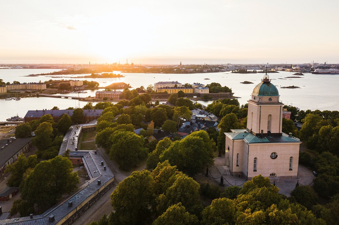 Alltimen tarjontaan kuuluu kiinteistöhuolto, siivouspalvelut, alueurakat ja vesiväylien kunnossapito